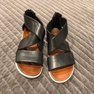 Mia Black Sandal SZ 6.5 EUC